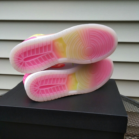Air Jordan 1 Mid Edge Glow Sneakers - Picture 7 of 8